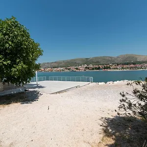 apartman-duje-trogir-21220.hotels-in-trogir.com/