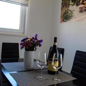 apartmani-manuela.hotels-in-trogir.com/
